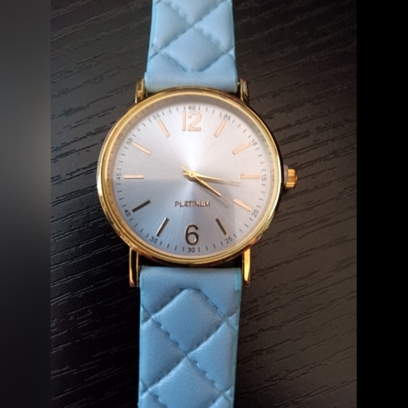 NWT Premium analogue quartz movement alloy/vegan leather watch - Picture 3 of 3